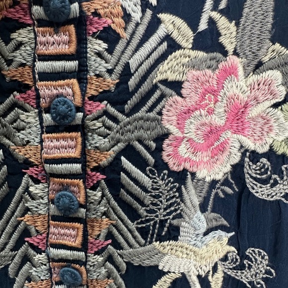 Johnny Was Mari Blouse Navy Blue Floral Embroidered 3/4 Sleeve Bohemian Top Sz S - Picture 8 of 8